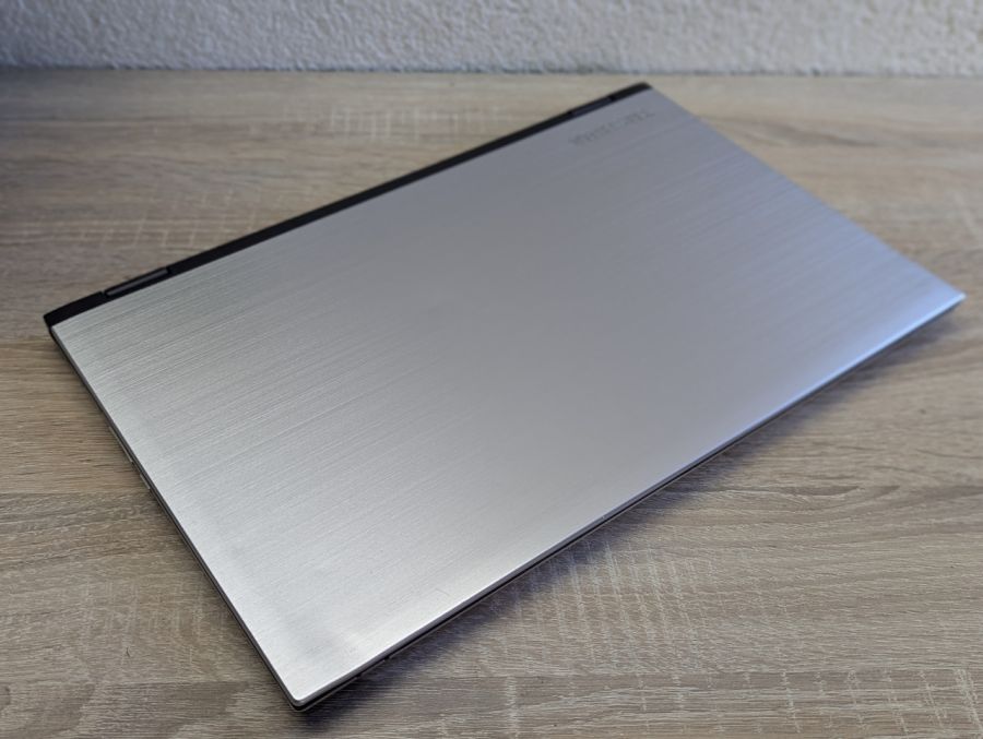 Уцінка! Ноутбук Б/В Toshiba Satellite Radius 15 P50W-C-10V, Intel Core i5-6200U, DDR3 8 GB, SSD 128GB, 15.6" Full HD