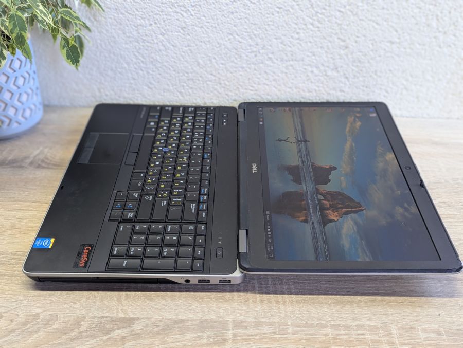 Уцінка! Ноутбук Б/В Dell Latitude E6540, Intel Core i7-4610M, DDR3 8 GB, SSD 128GB, 15.6" Full HD