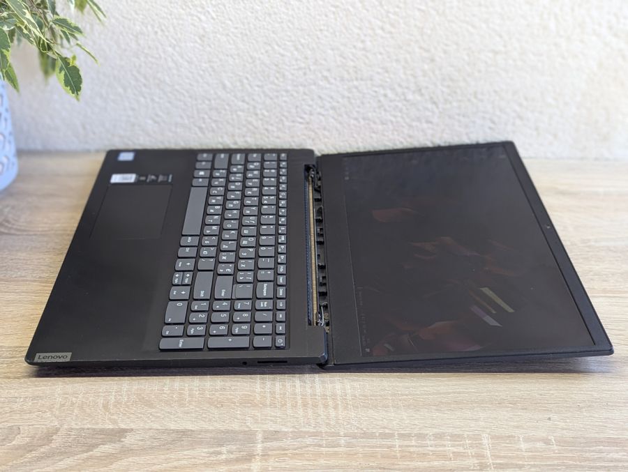 Уцінка! Ноутбук Б/В Lenovo IdeaPad S145-15IKB, Intel Core i3-8130U, DDR4 8 GB, SSD 256GB, 15.6" Full HD