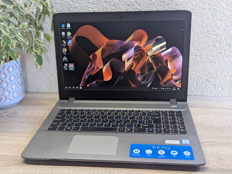Уцінка! Ноутбук Б/В PEAQ MA50LU, Intel Core i5-6200U, DDR4 16 GB, SSD 256GB, 15" Full HD
