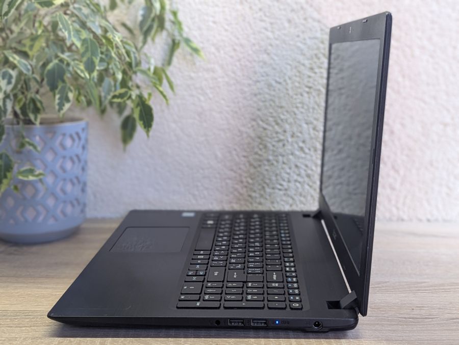 Уцінка! Ноутбук Б/В Acer Aspire A315-51, Intel Core i3-7130U, DDR4 8 GB, SSD 128GB + 1 TB, 15.6" Full HD
