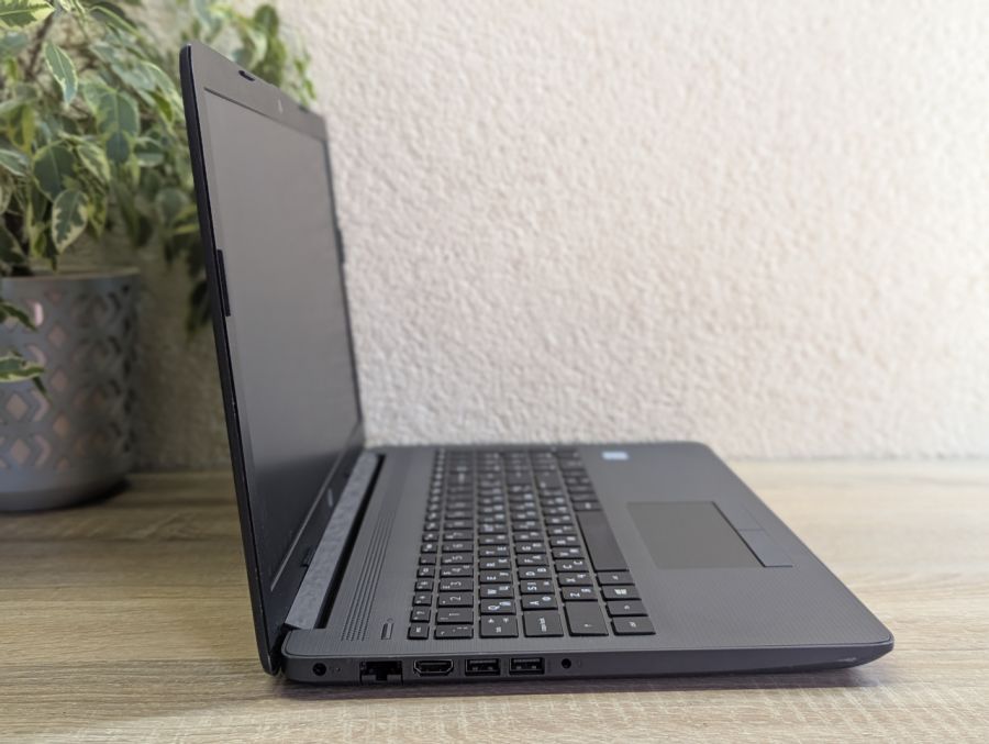 Уцінка! Ноутбук Б/В HP 250 G7, Intel Core i5-8265U, DDR4 16 GB, SSD 256GB, 15.6" UHD