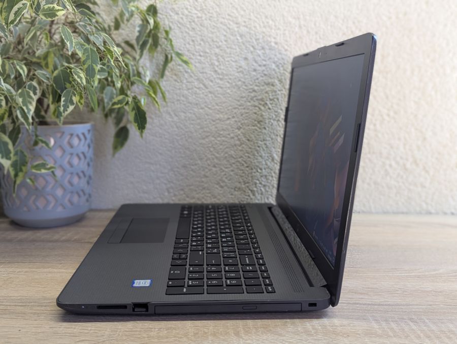 Уцінка! Ноутбук Б/В HP 250 G7, Intel Core i5-8265U, DDR4 8 GB, SSD 128GB, 15.6" UHD