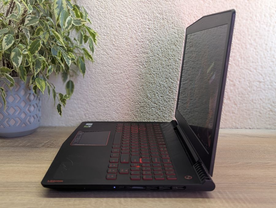 Уцінка! Ноутбук Б/В Lenovo Y520-15IKBN, Intel Core i7-7700HQ, DDR4 32 GB, SSD 128GB + HDD 1TB, NVIDIA GeForce GTX 1050 4Gb, 15.6" Full HD