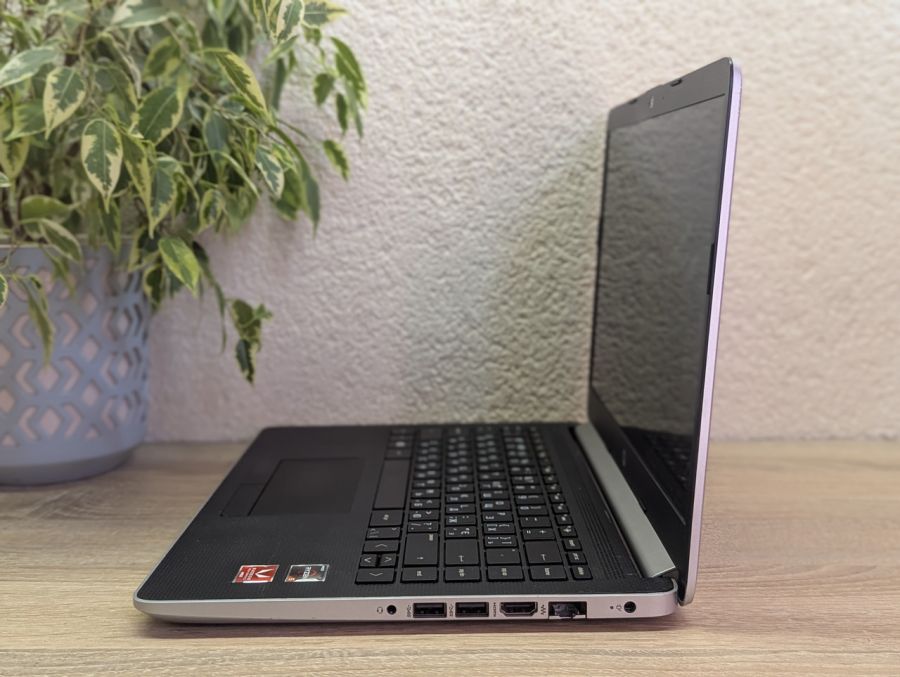 Уцінка! Ноутбук Б/В HP Laptop 14, AMD Ryzen 5 Mobile 3500U, DDR4 8 GB, SSD 128G, AMD Radeon Vega, 14" Full HD
