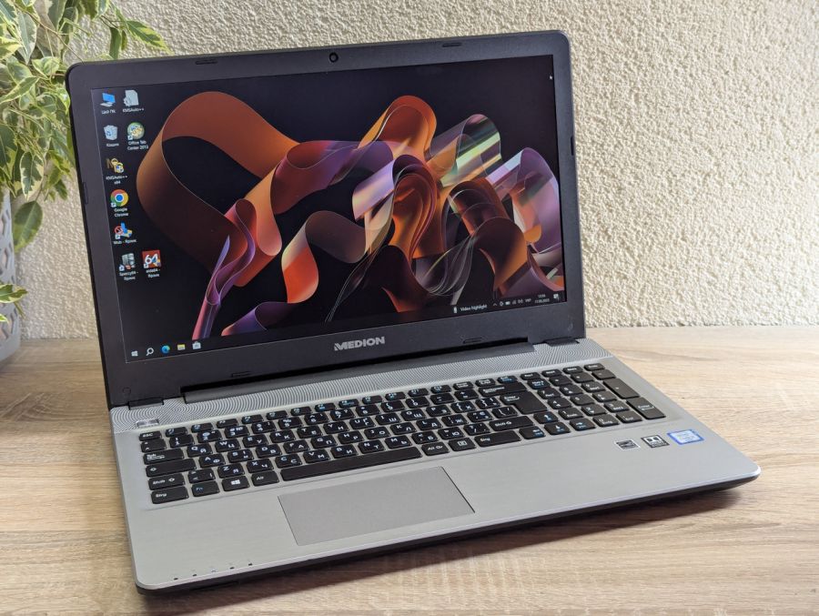 Уцінка! Ноутбук Б/В Medion Akoya E6422, Intel Core i3-6100U, DDR3 8 GB, SSD 128GB + HDD 5000GB, 15.6" Full HD