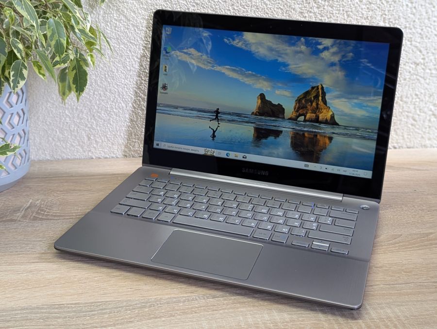 Ноутбук Б/В Samsung 740U, Intel Core i5-3337U, DDR3 6GB, SSD 128GB, AMD Radeon HD 8500M, 14" Full HD Сенсор