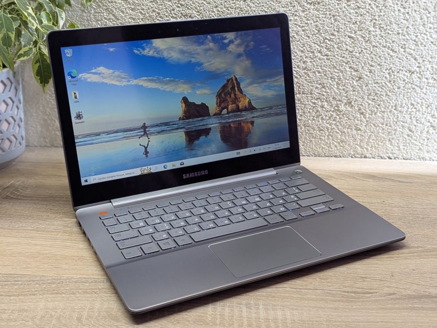 Ноутбук Б/В Samsung 740U, Intel Core i5-3337U, DDR3 6GB, SSD 128GB, AMD Radeon HD 8500M, 14" Full HD Сенсор