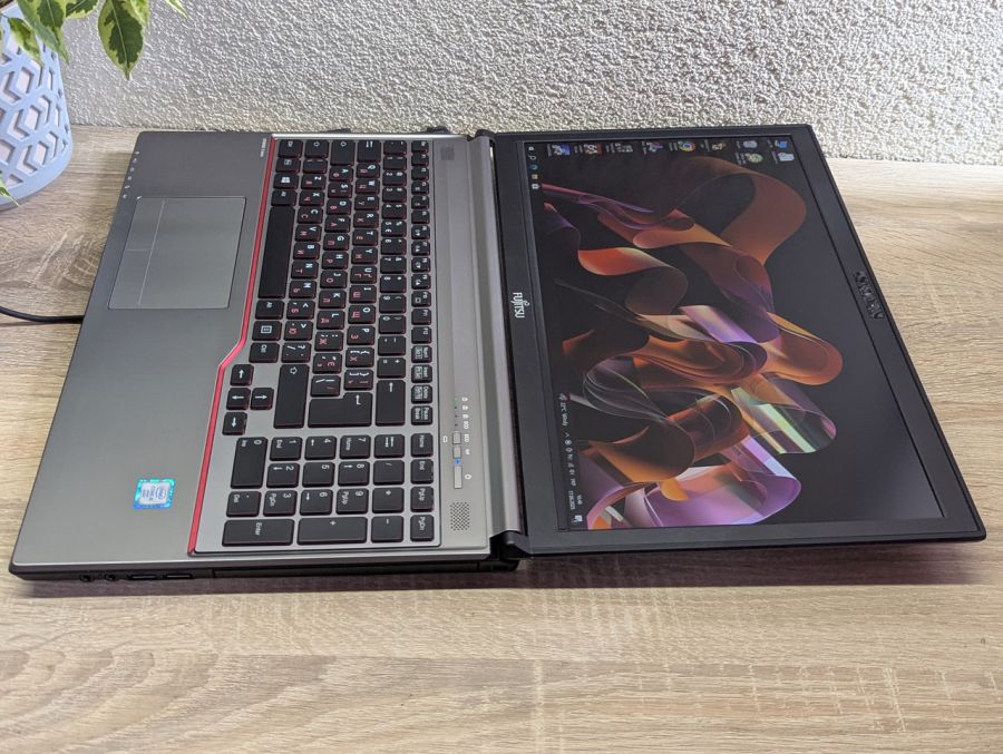 Уцінка! Ноутбук Б/В Fujitsu E756, Intel Core i5-6300U, DDR4 8 GB, SSD 256GB, 15.6" Full HD