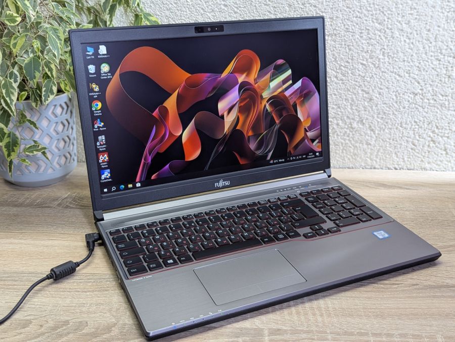 Уцінка! Ноутбук Б/В Fujitsu E756, Intel Core i5-6300U, DDR4 8 GB, SSD 256GB, 15.6" Full HD