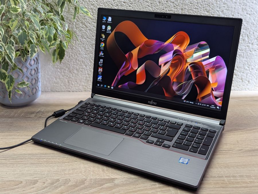 Уцінка! Ноутбук Б/В Fujitsu E756, Intel Core i5-6300U, DDR4 8 GB, SSD 256GB, 15.6" Full HD