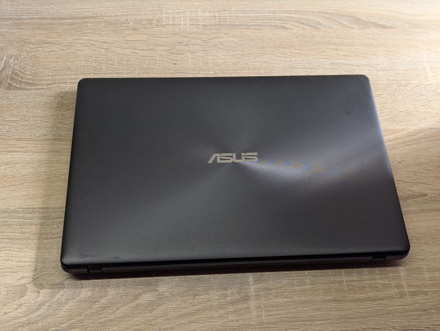 Уцінка! Ноутбук Б/В ASUS X550Z, AMD A10-7400P, DDR3 12 GB, SSD 128GB, AMD Radeon R6, 15.6" Full HD