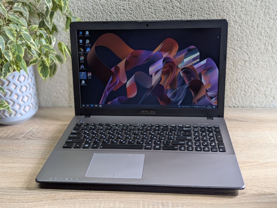 Уцінка! Ноутбук Б/В ASUS X550Z, AMD A10-7400P, DDR3 12 GB, SSD 128GB, AMD Radeon R6, 15.6" Full HD