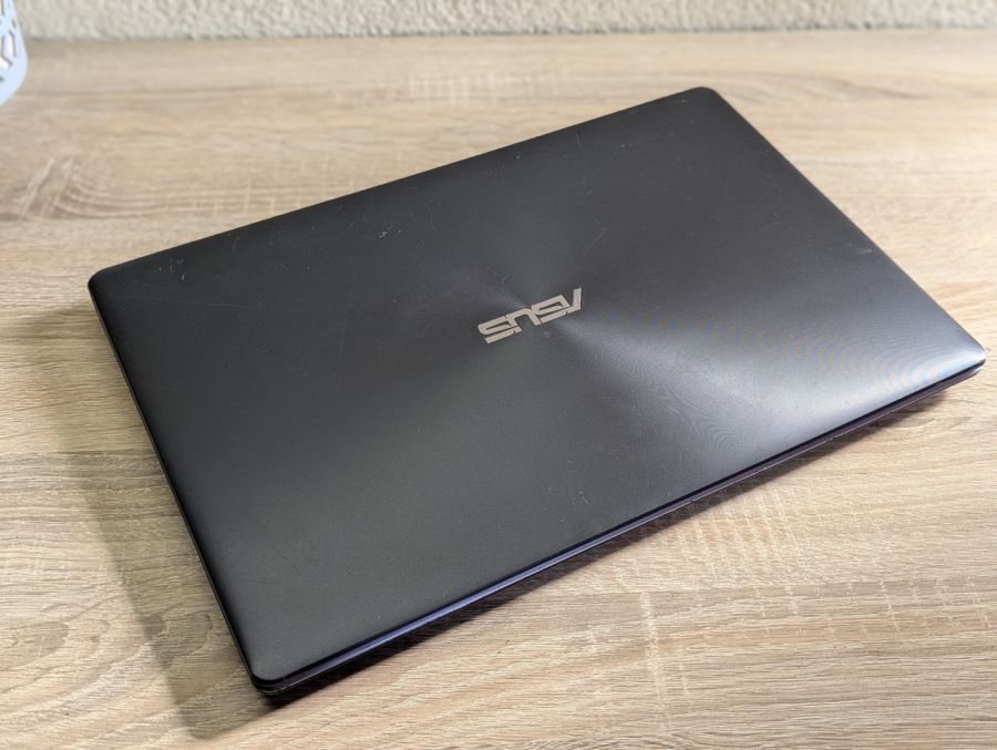 Уцінка! Ноутбук Б/В ASUS X550Z, AMD A10-7400P, DDR3 12 GB, SSD 128GB, AMD Radeon R6, 15.6" Full HD