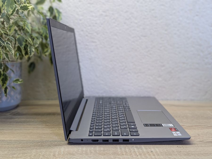 Уцінка! Ноутбук Б/В Lenovo IdeaPad 3, AMD Athlon Silver 3050U, DDR4 16 GB, SSD 256GB, AMD Radeon Graphics 2Gb, 15" Full HD
