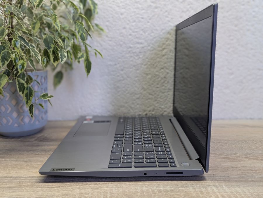 Уцінка! Ноутбук Б/В Lenovo IdeaPad 3, AMD Athlon Silver 3050U, DDR4 16 GB, SSD 256GB, AMD Radeon Graphics 2Gb, 15" Full HD