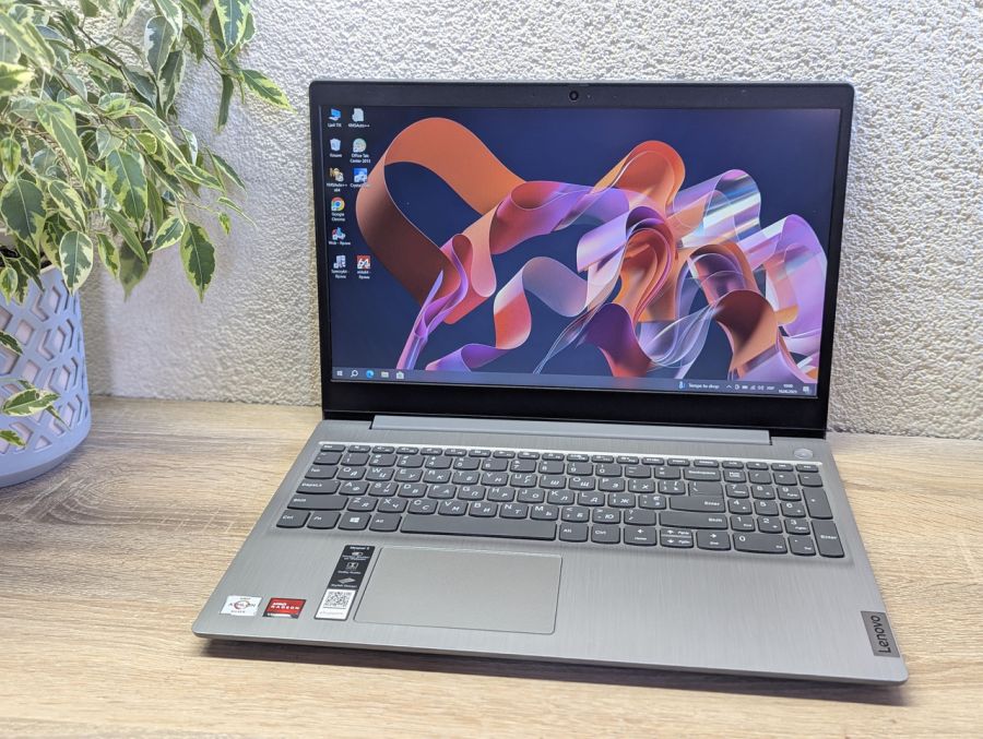 Уцінка! Ноутбук Б/В Lenovo IdeaPad 3, AMD Athlon Silver 3050U, DDR4 16 GB, SSD 256GB, AMD Radeon Graphics 2Gb, 15" Full HD