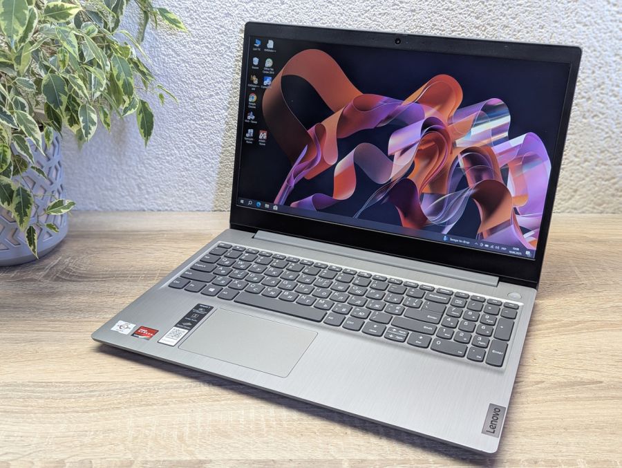 Уцінка! Ноутбук Б/В Lenovo IdeaPad 3, AMD Athlon Silver 3050U, DDR4 16 GB, SSD 256GB, AMD Radeon Graphics 2Gb, 15" Full HD