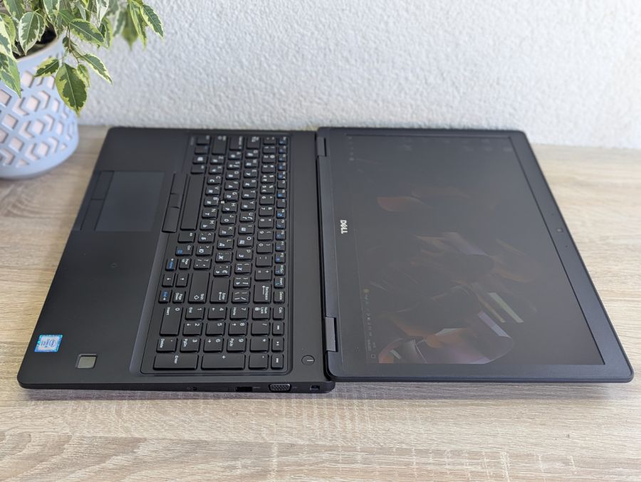 Уцінка! Ноутбук Б/В Dell Latitude 5580, Intel Core i5-6300U, DDR4 8 GB, SSD 128GB, 15.6" Full HD