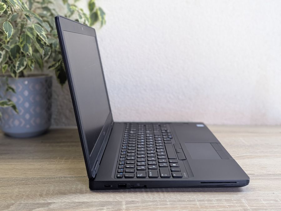 Уцінка! Ноутбук Б/В Dell Latitude 5580, Intel Core i5-6300U, DDR4 8 GB, SSD 128GB, 15.6" Full HD