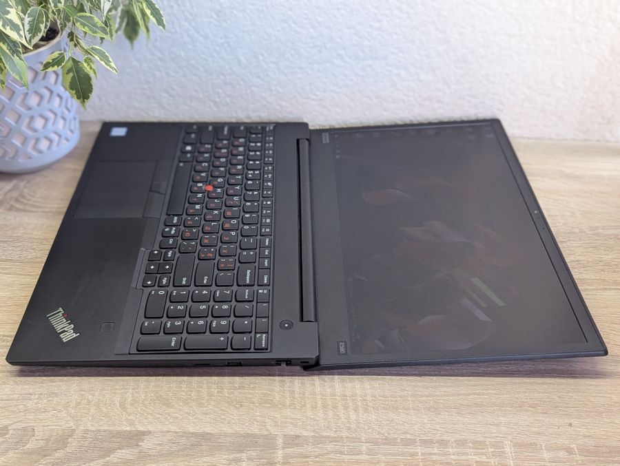 Ноутбук Б/В Lenovo ThinkPad E590, Intel Core i5-8265U, DDR4 16 GB, SSD 256GB, 15.6" Full HD