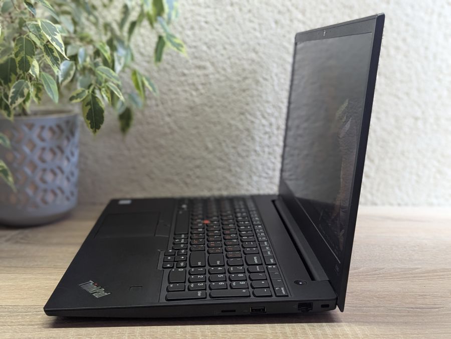 Ноутбук Б/В Lenovo ThinkPad E590, Intel Core i5-8265U, DDR4 16 GB, SSD 256GB, 15.6" Full HD