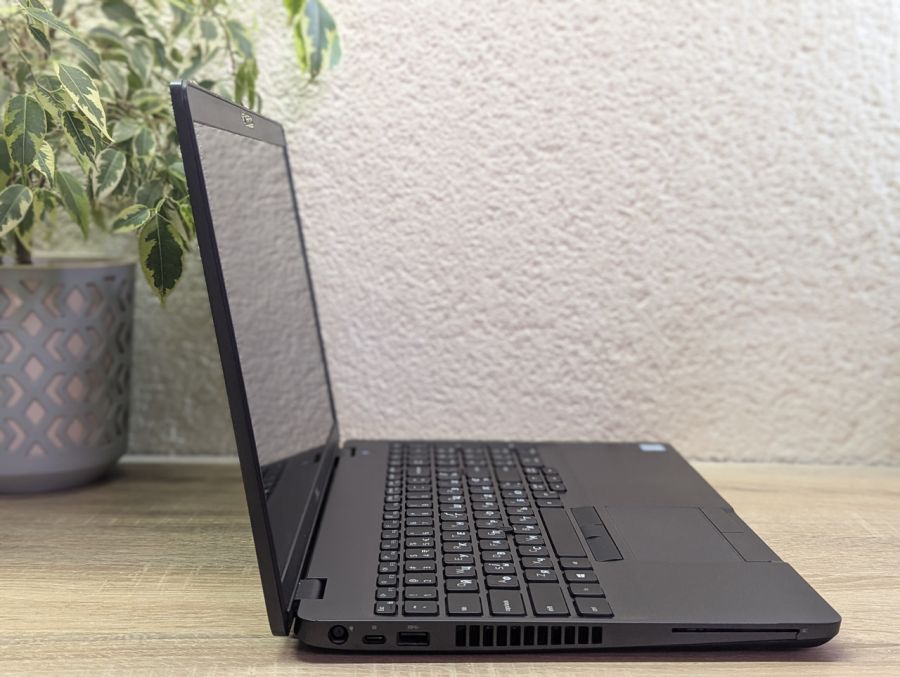 Уцінка! Ноутбук Б/В Dell Latitude 5500, Intel Core i5-8665U, DDR4 16 GB, SSD 256GB, 15.6" Full HD