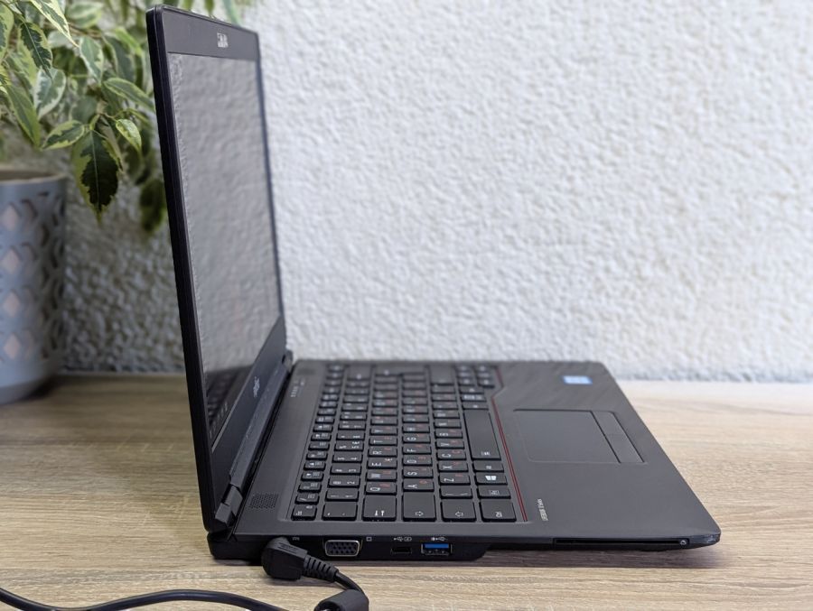 Уцінка! Ноутбук Б/В Fujitsu U747, Intel Core i5-6200U, DDR4 8 GB, SSD 128GB, 14" Full HD
