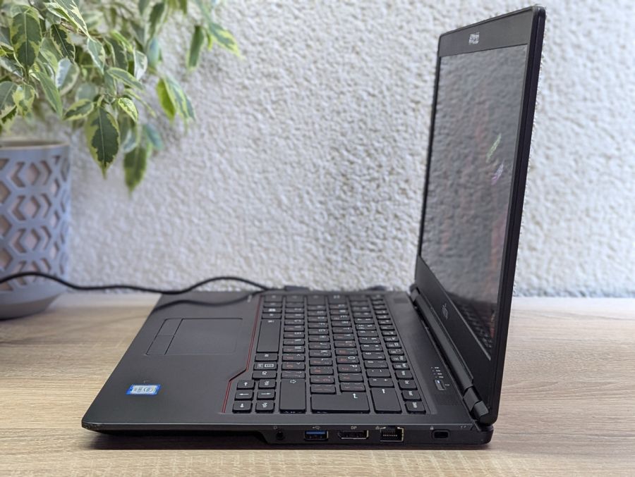 Уцінка! Ноутбук Б/В Fujitsu U747, Intel Core i5-6200U, DDR4 8 GB, SSD 128GB, 14" Full HD