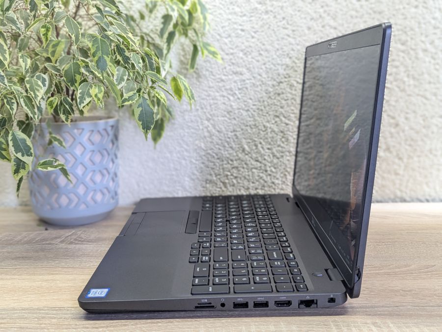 Уцінка! Ноутбук Б/В Dell Latitude 5500, Intel Core i5-8665U, DDR4 16 GB, SSD 256GB, 15.6" Full HD