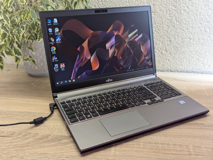 Уцінка! Ноутбук Б/В Fujitsu E756, Intel Core i5-6300U, DDR4 8 GB, SSD 256GB, 15.6" Full HD