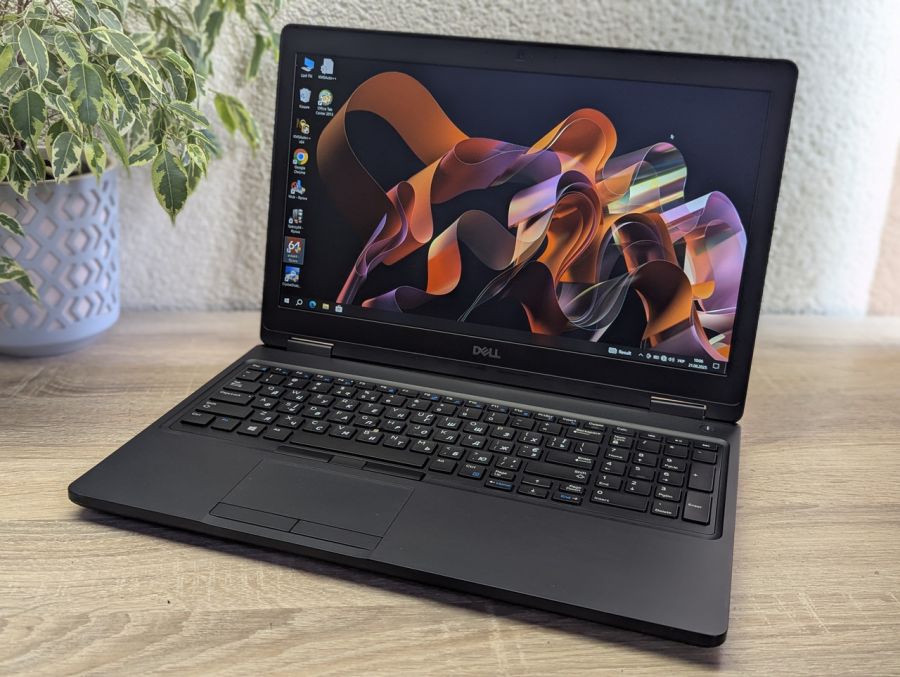 Уцінка! Ноутбук Б/В Dell Latitude 5590, Intel Core i5-8250U, DDR4 16 GB, SSD 256GB, 15.6" Full HD