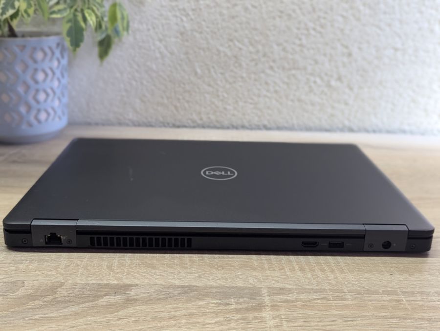 Уцінка! Ноутбук Б/В Dell Latitude 5590, Intel Core i5-8250U, DDR4 16 GB, SSD 256GB, 15.6" Full HD