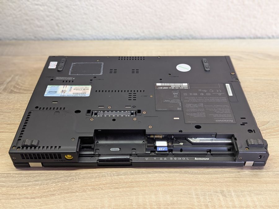 Уцінка! Ноутбук Б/В Lenovo T400, Intel Core 2 Duo T9400, DDR3 8 GB, SSD 128GB, Radeon HD 3400, 14" HD