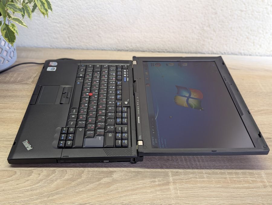 Ноутбук Б/В Lenovo T400, Intel Core 2 Duo T9400, DDR3 8GB, SSD 128GB, AMD Radeon HD 3400, 14" HD
