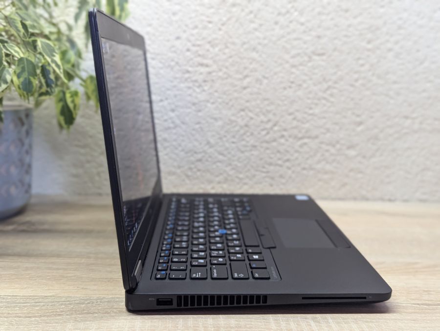 Уцінка! Ноутбук Б/В Dell Latitude E5470, Intel Core i5-6300U, DDR4 8 GB, SSD 128GB, 14" Full HD