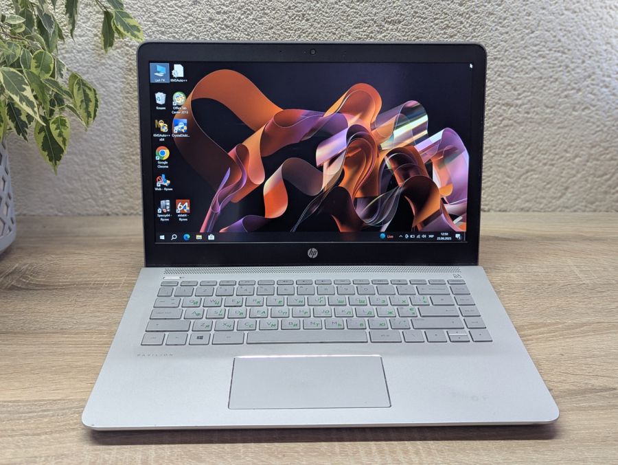 Уцінка! Ноутбук Б/В HP Pavilion Laptop 14, Intel Core i3-7100U, DDR4 8 GB, SSD 128GB, 14" Full HD
