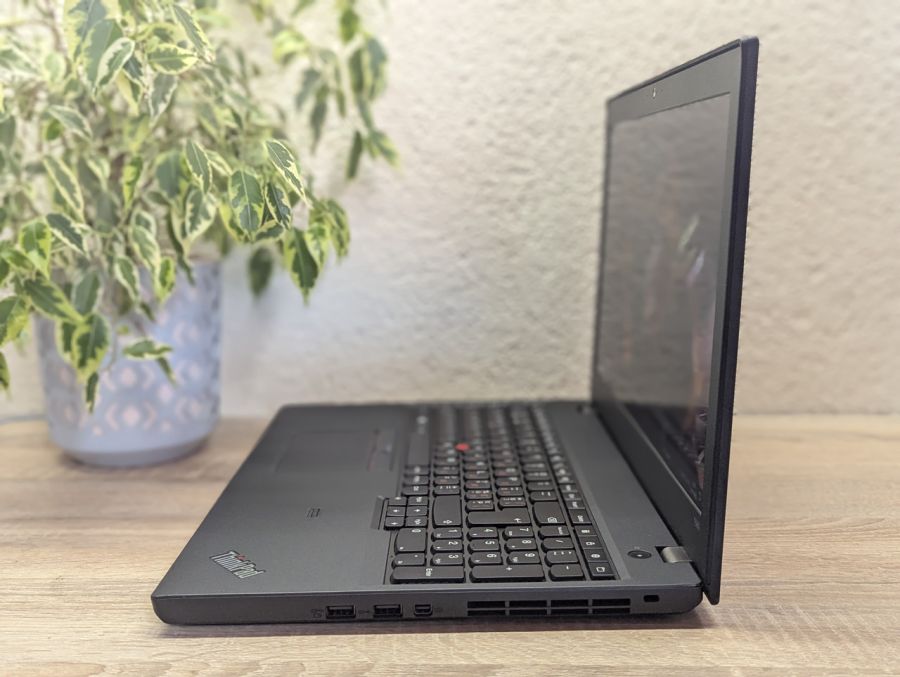 Уцінка! Ноутбук Б/В Lenovo ThinkPad T560, Intel Core i5-6300U, DDR3, SSD 128GB, 15.6" Full HD