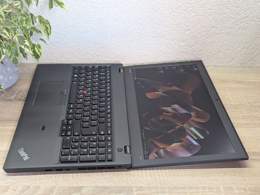 Ноутбук Б/В Lenovo ThinkPad T560, Intel Core i5-6200U, DDR3 16 GB, SSD 128GB, 15.6" Full HD