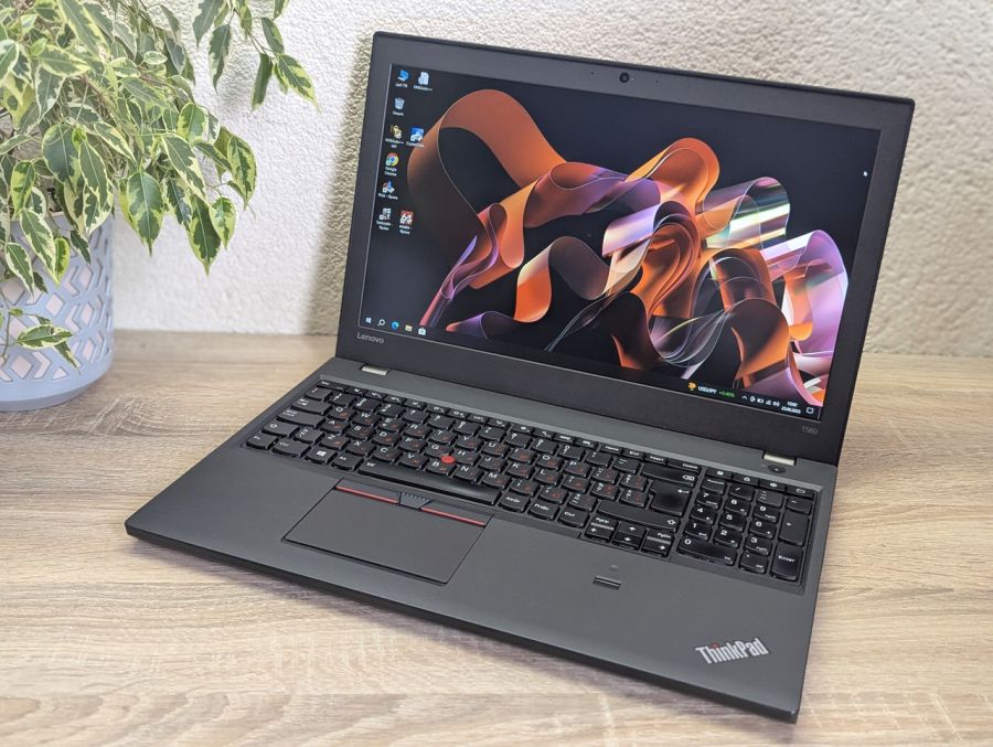 Ноутбук Б/В Lenovo ThinkPad T560, Intel Core i5-6200U, DDR3 16 GB, SSD 128GB, 15.6" Full HD