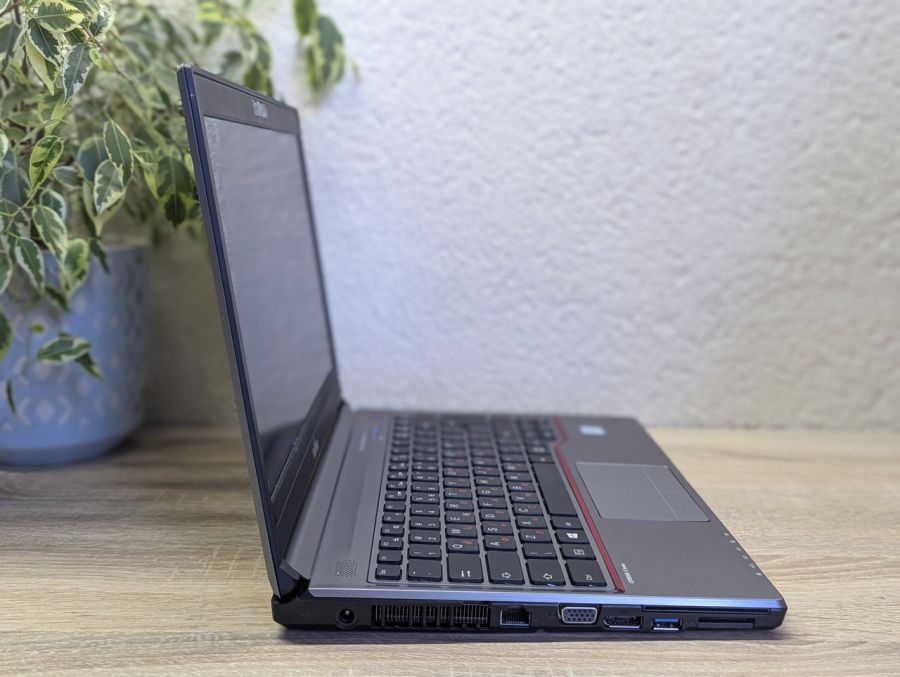 Уцінка! Ноутбук Б/В Fujitsu E736, Intel Core i5-6300U, DDR4 8 GB, SSD 128GB, 13" Full HD