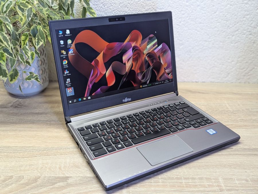 Уцінка! Ноутбук Б/В Fujitsu E736, Intel Core i5-6300U, DDR4 8 GB, SSD 128GB, 13" Full HD