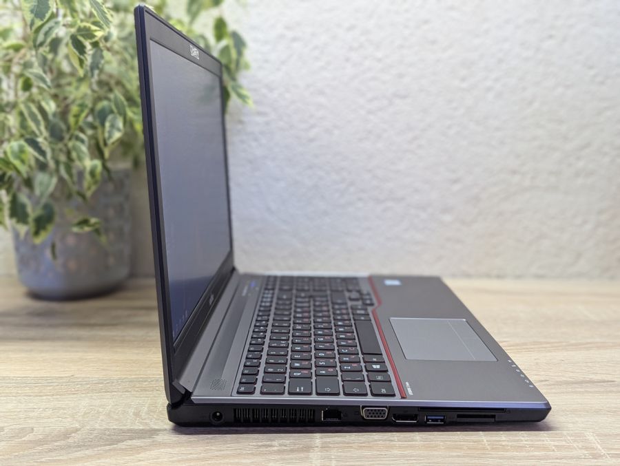 Ноутбук Б/В Fujitsu E756, Intel Core i5-6300U, DDR4 8 GB, SSD 128GB, 15.6" HD