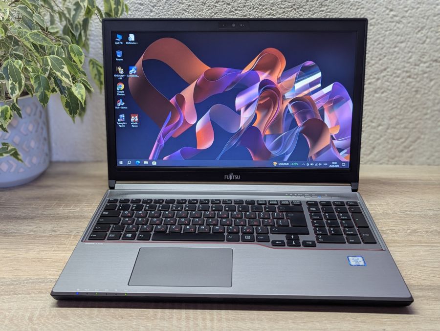 Ноутбук Б/В Fujitsu E756, Intel Core i5-6300U, DDR4 8 GB, SSD 128GB, 15.6" HD