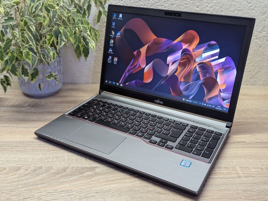 Ноутбук Б/В Fujitsu E756, Intel Core i5-6300U, DDR4 8 GB, SSD 128GB, 15.6" HD