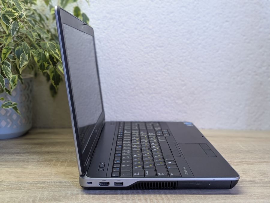 Уцінка! Ноутбук Б/В Dell Latitude E6540, Intel Core i7-4810MQ, DDR3 8 GB, SSD 128GB, AMD Radeon HD 8790M 2Gb, 15.6" Full HD