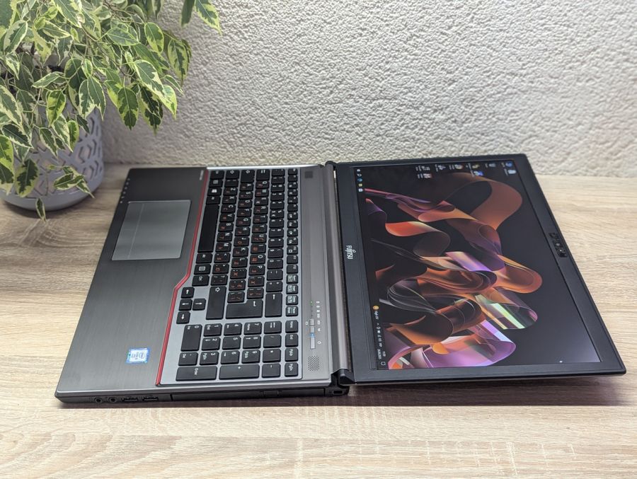 Уцінка! Ноутбук Б/В Fujitsu E756, Intel Core i5-6300U, DDR4 8 GB, SSD 128GB, 15.6" Full HD