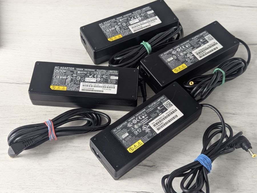 Б/В Fujitsu 100W 5.5*2.5