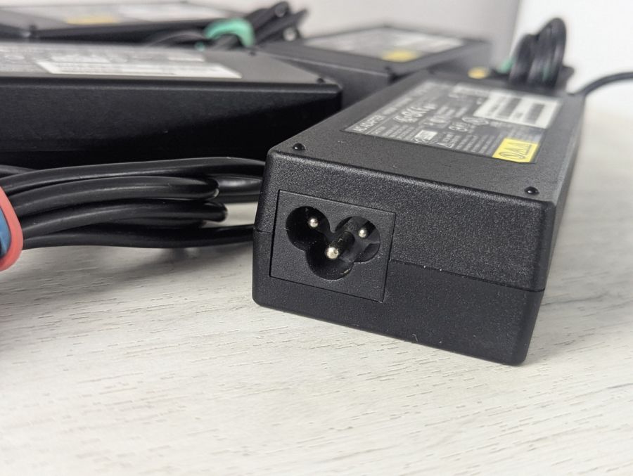 Б/В Fujitsu 100W 5.5*2.5