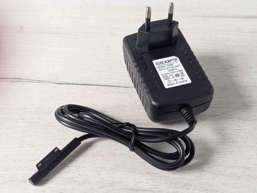 Б/В Microsoft Surface 30W 12V 2,58A